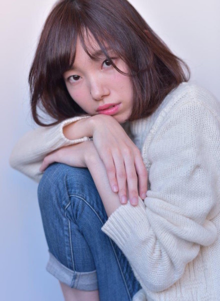 アンニュイな女らしさが香る柔らかミディアムボブ 名古屋の美容室 Buddy Hair バディヘア